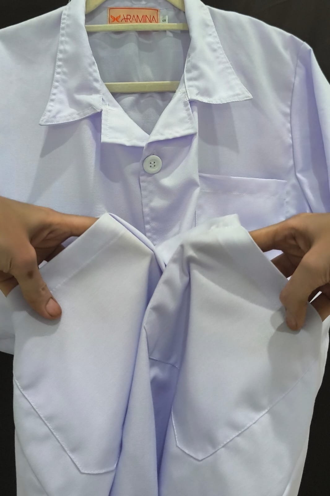 detail jahitan jas lab custom saku tiga kancing hidup